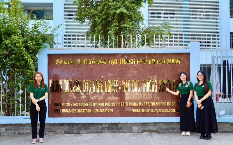 [Trường GDNN & GDTX Quận 12] Sáng Tạo Xanh Chia Sẻ Kinh Nghiệm Học Tiếng Anh Trong Buổi Sinh Hoạt Đầu Tuần