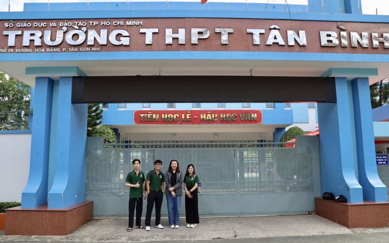 [CLB Tiếng Anh THPT Tân Bình] Phát triển tư duy ngôn ngữ - vững bước hành trang tương lai cùng Sáng Tạo Xanh